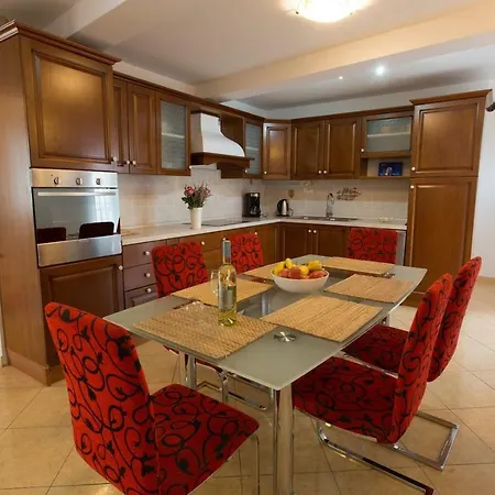 Spacious In City Center شقة سبليت