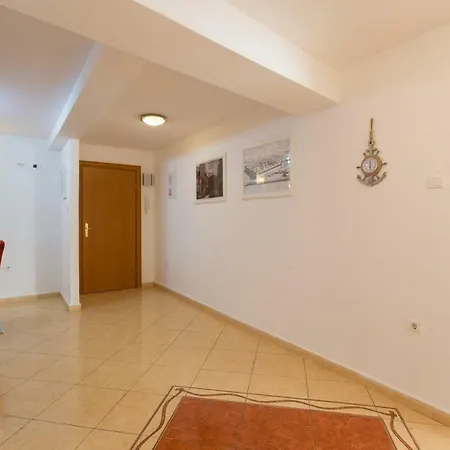 Spacious In City Center شقة سبليت