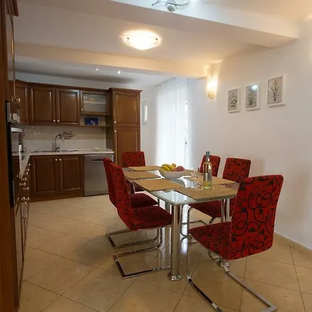 Spacious In City Center شقة