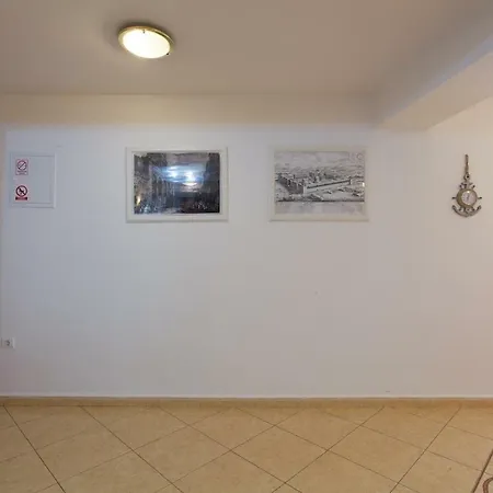 Spacious In City Center سبليت