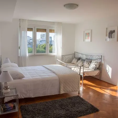 Spacious In City Center شقة سبليت